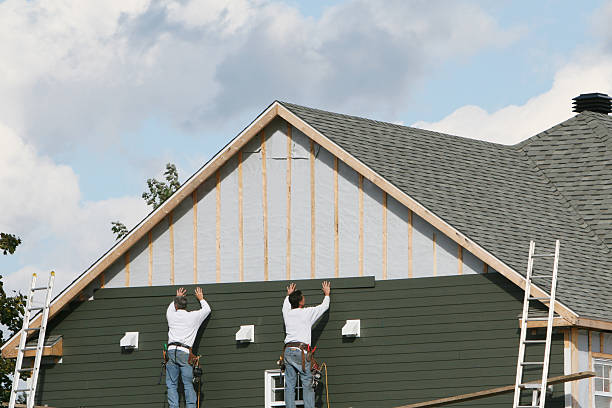 Professional Siding technician working in Kenilworth, PA
